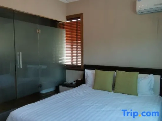 Standard room with sunset view