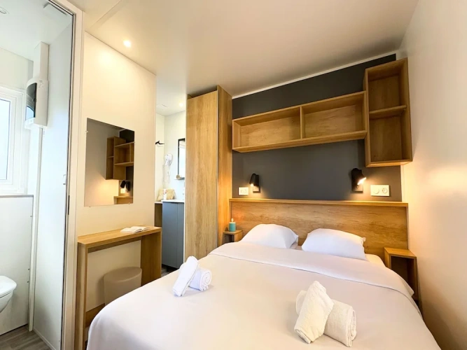 2 Bedrooms Comfort room