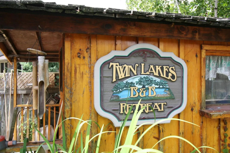 Twin Lakes Retreat Bed & Breakfast