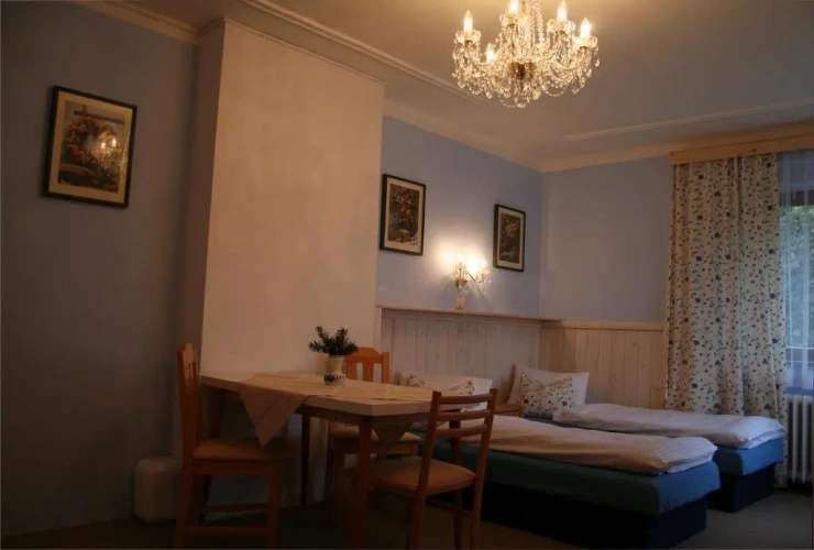 Standard Triple room