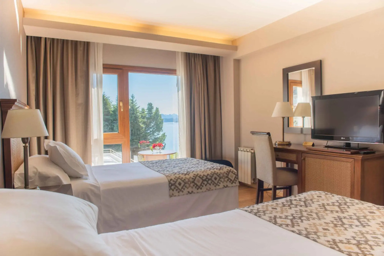 Cacique Inacayal Lake & Spa Hotel