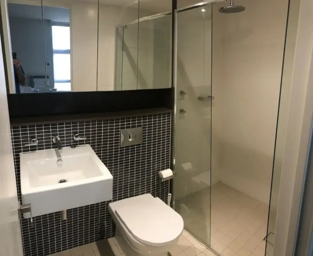 2 Bedrooms Executive Apartment with balcony and with partial ocean view