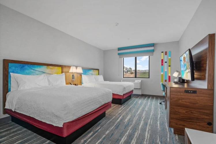 Standard Quadruple room with partial view