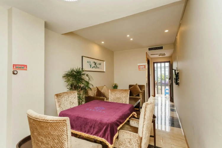 jincheng Hotel