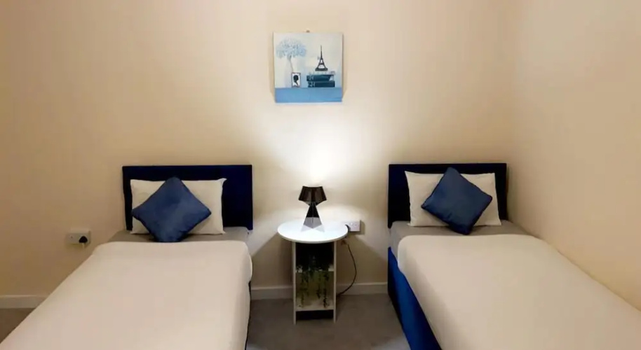 Impeccable 1-bed, Sleeps 2, Free Parking