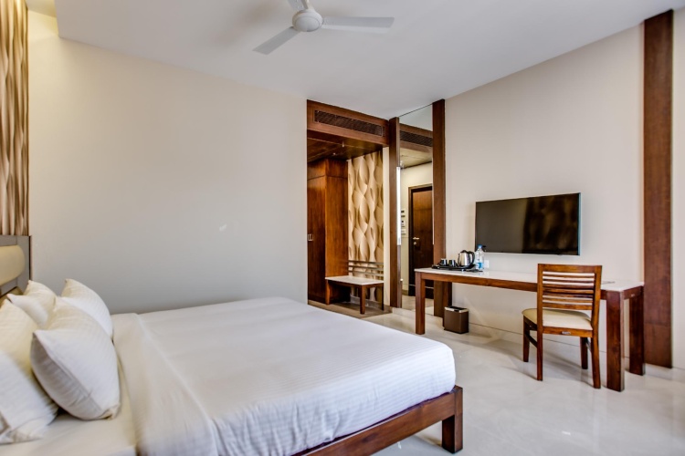 Deluxe Double room with courtyard view