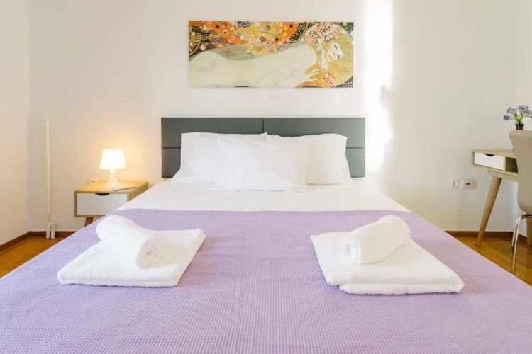 Bright apt. with view to Acropolis