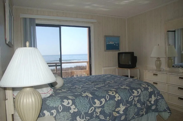 Crescent Beach Villas, unit 101 - 2 Br Condo