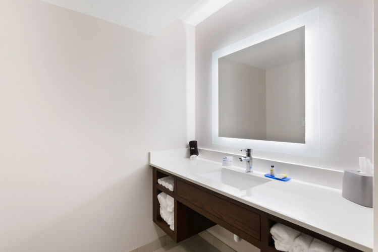 Holiday Inn Express Naperville by IHG