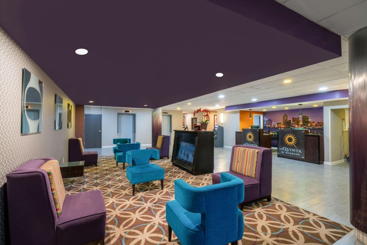 La Quinta Inn & Suites by Wyndham Memphis Airport Graceland photo 22
