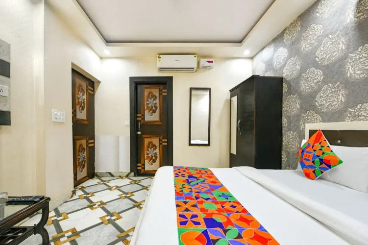 Fabhotel Royal Mountain