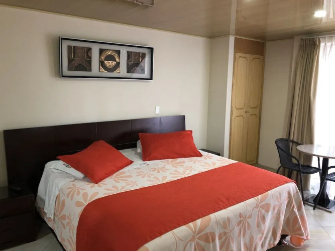 Hotel El Lago Inn