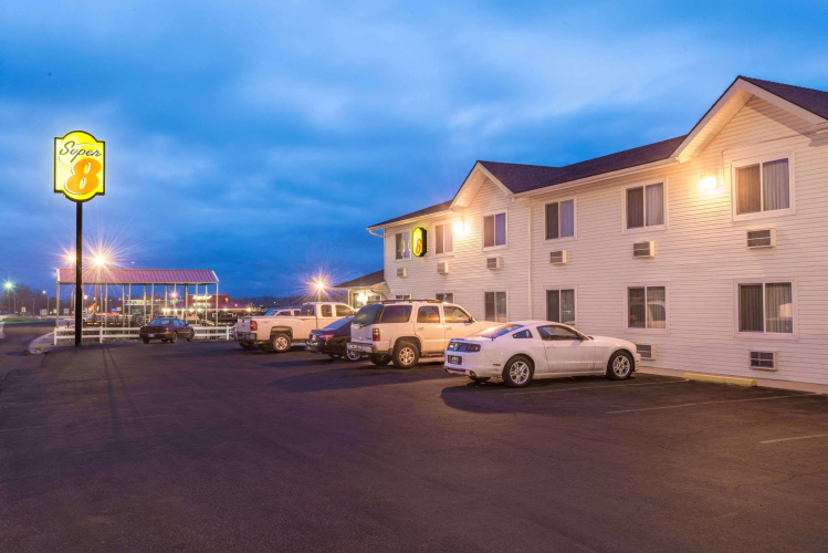 Super 8 By Wyndham Sheridan