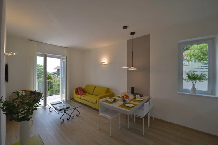 The View-rainbow Design Lake View Apartment