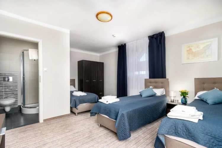 Standard Triple room