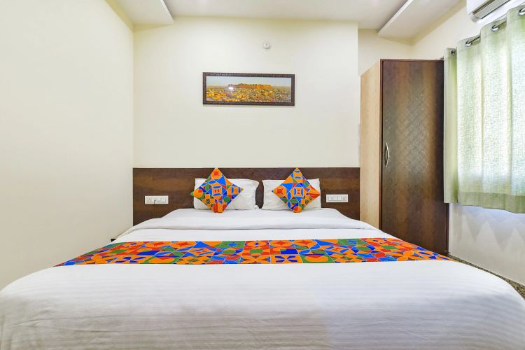 Fabhotel Vardan Villa