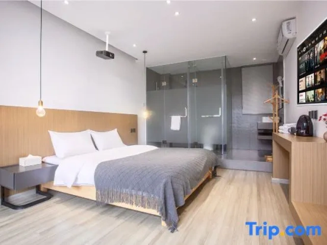 Deluxe Double room with courtyard view