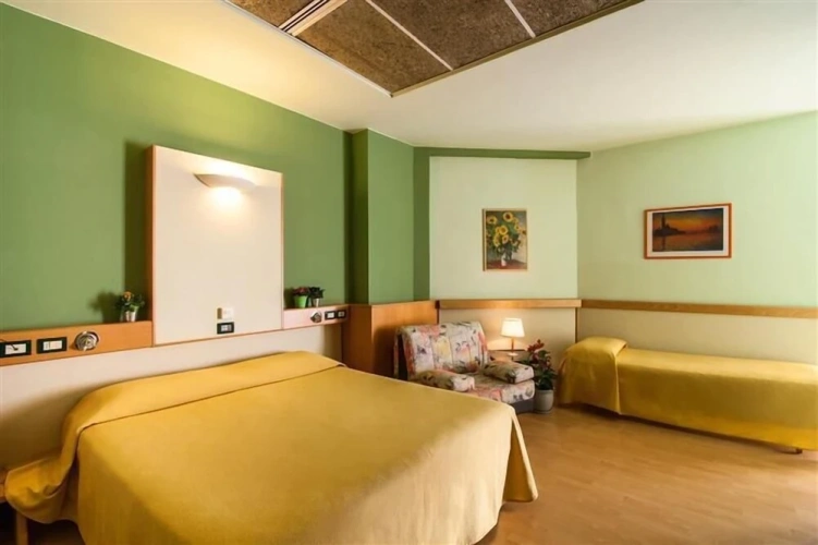 Standard Triple room with balcony