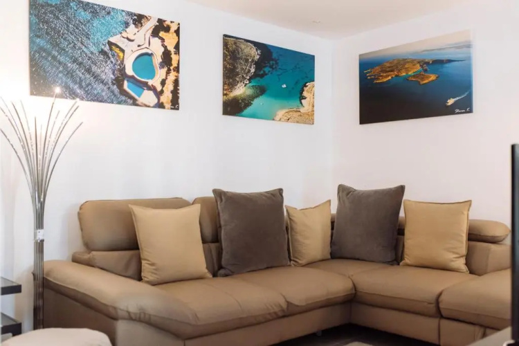 Luxury Flat 8 near Metro
