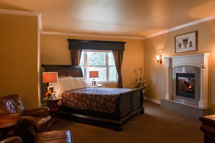 Summer Creek Inn