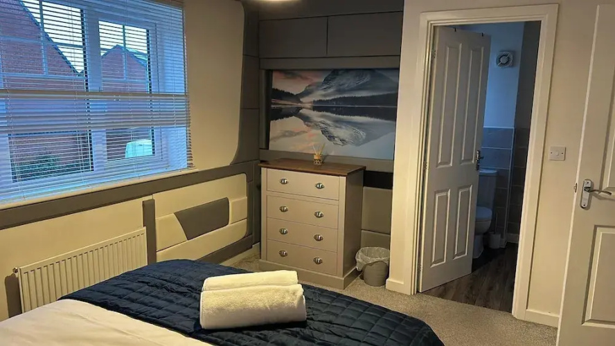 House - Sleeps 8 - Parking - Station Close