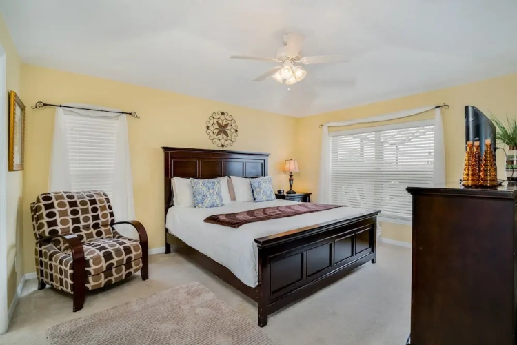 5 Bedrooms Cottage