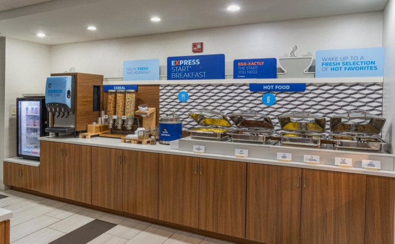 Holiday Inn Express & Suites Swansea photo 25