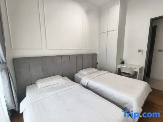 3 Bedrooms Apartment