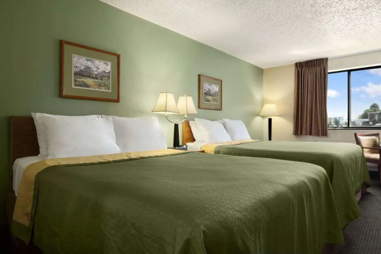 Super 8 Conrad