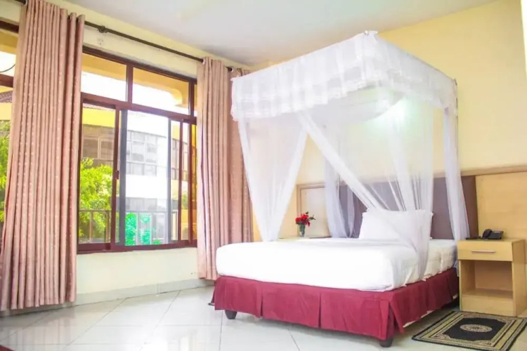 Land Mark Hotel