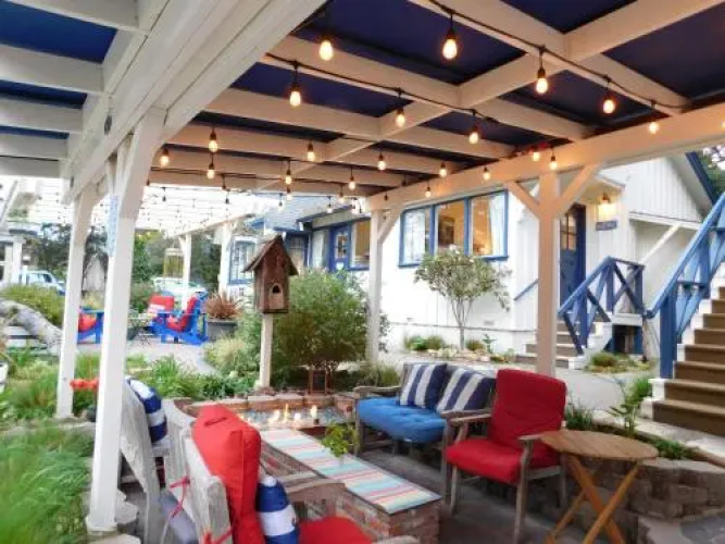 Lamp Lighter Inn & Sunset House Suites
