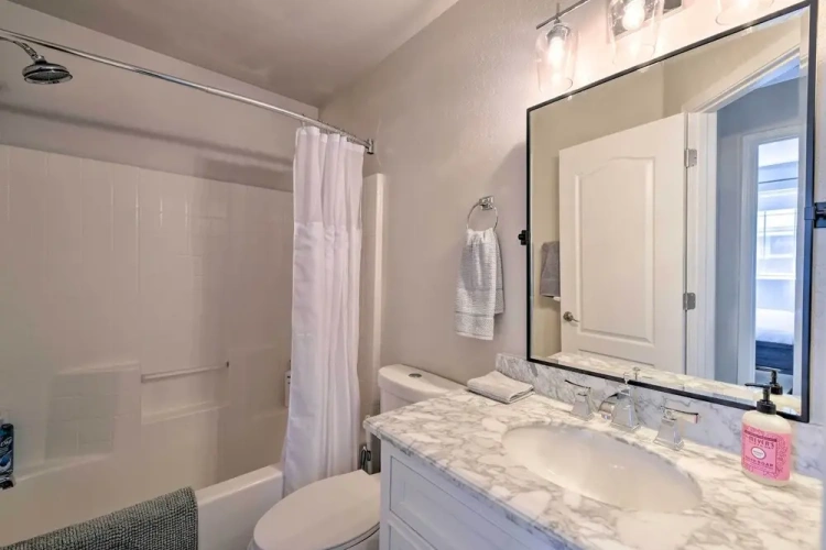 3 Bedrooms Apartment