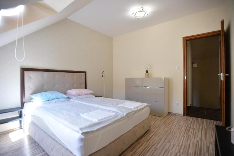 3 Bedrooms Apartment