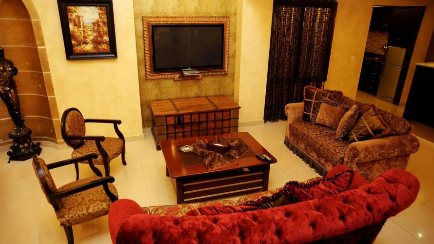 Queen's Suite Hotel