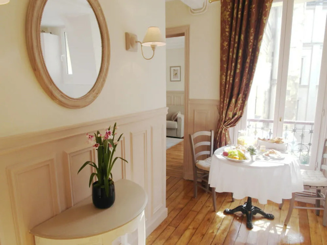 Louvre Elegant ChicSuites