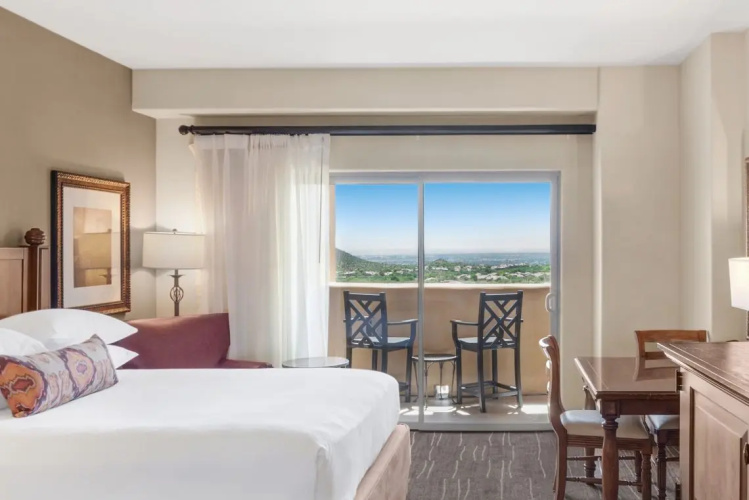 Premium Quadruple room with balcony and with city view
