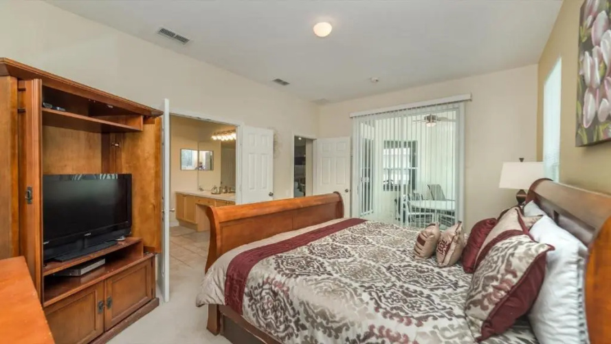 8038 King Palm Circle