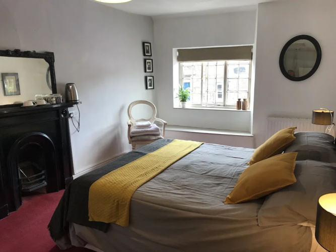 Drewe Arms Bunk Rooms & Church Cottage