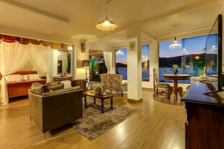 Suite with balcony