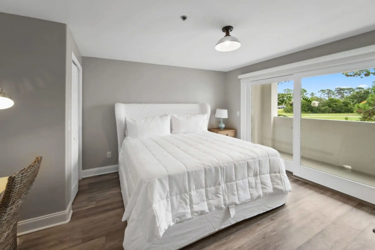 Beautiful PCB Condo w/ Pvt Balcony & Shared Pool
