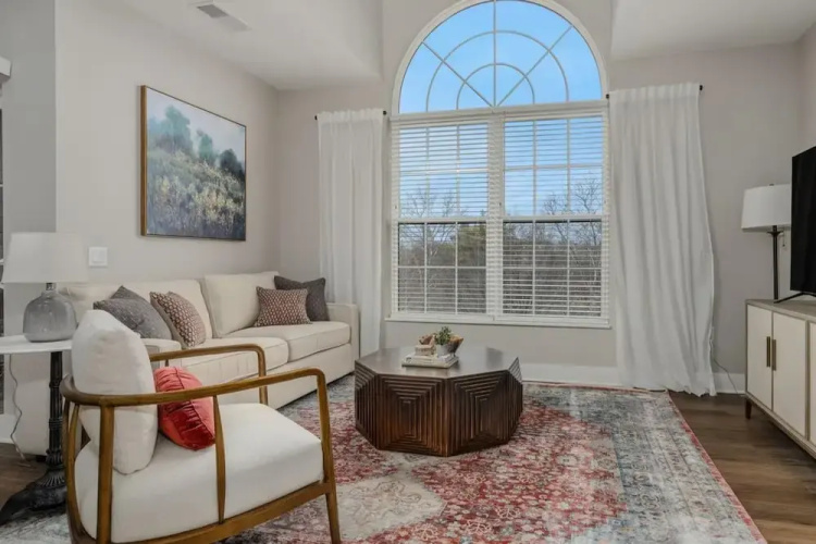 Downtown Luxury - Top Floor 2BR at Topiary Park