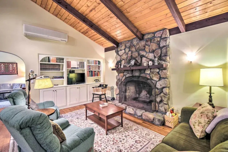Spacious Bartlett Home W/ Fireplace + Kitchen - Jackson, NH