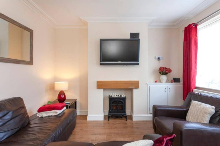 2 Bedrooms Apartment