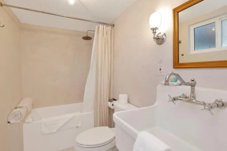 2 Bedrooms Chalet