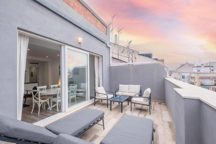 Modern Penthouse with Private Terrace