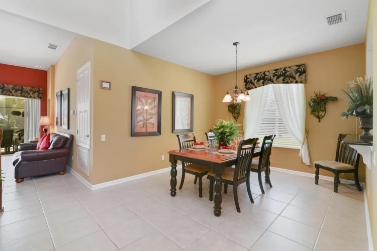 5 Bedrooms Cottage