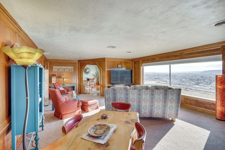 4 Bedrooms Cottage