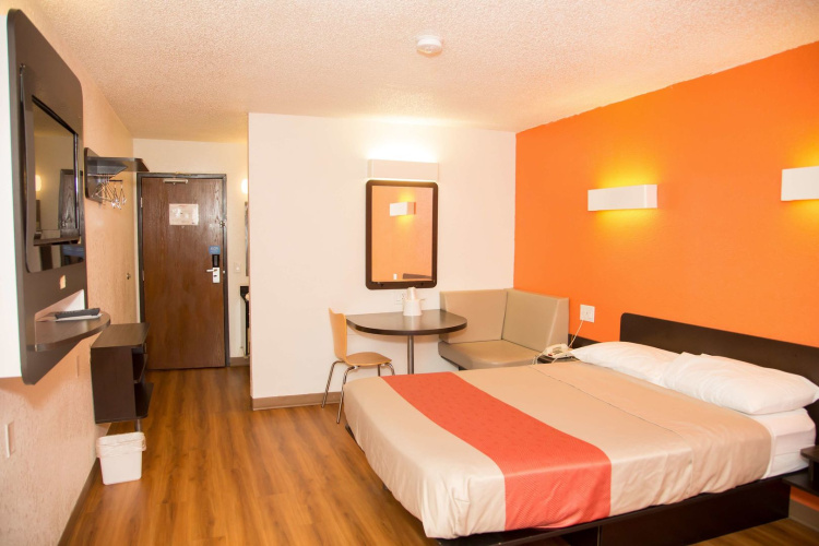 Motel 6 Omaha, NE