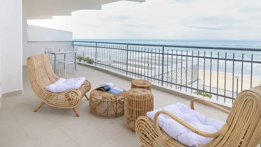 2 Bedrooms Apartment