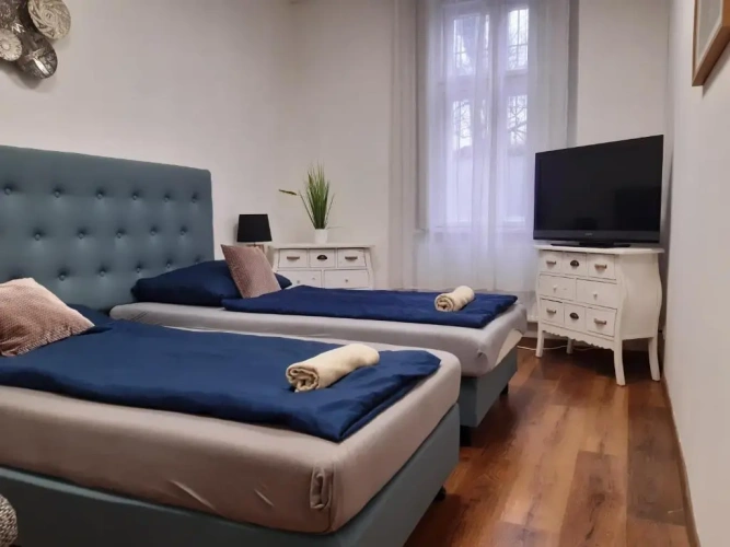 2 Bedrooms Apartment